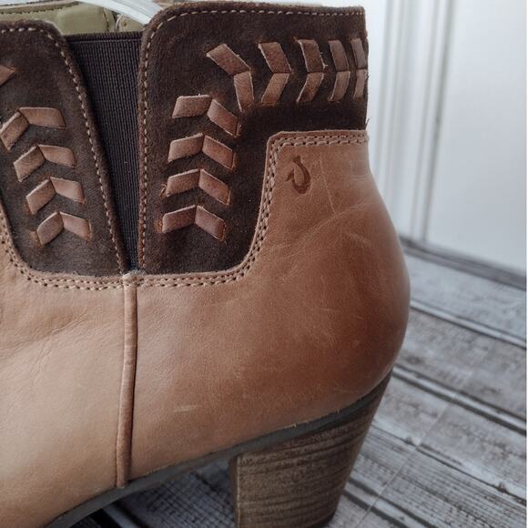 OluKai | NEW Kamahoi Heeled Ankle Boots in Clay (Brown Leather) Size Women's 9 - Picture 9 of 16